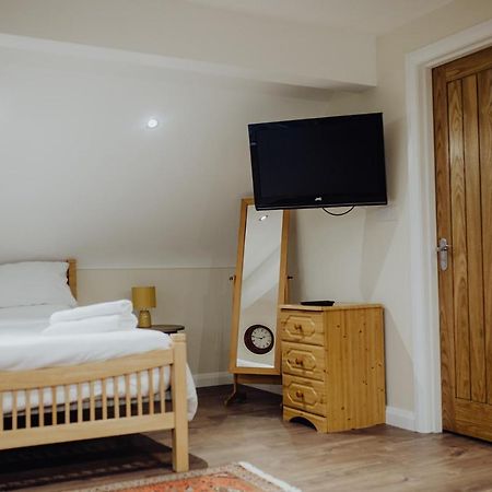 Betty'S Loft Apartment Лисбърн Екстериор снимка