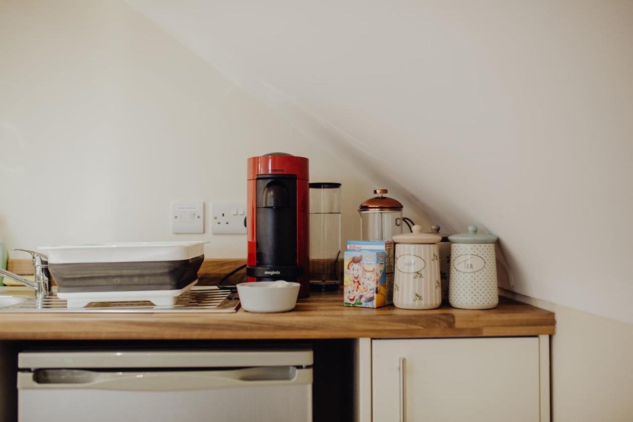 Betty'S Loft Apartment Лисбърн Екстериор снимка