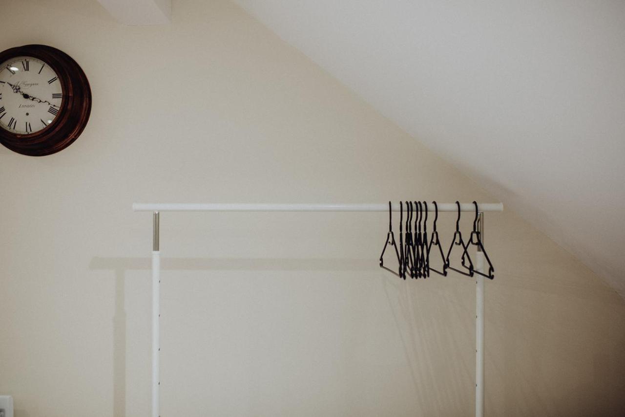 Betty'S Loft Apartment Лисбърн Екстериор снимка